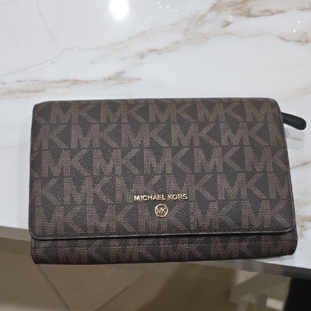 Michael Kors Crossbody Clutch